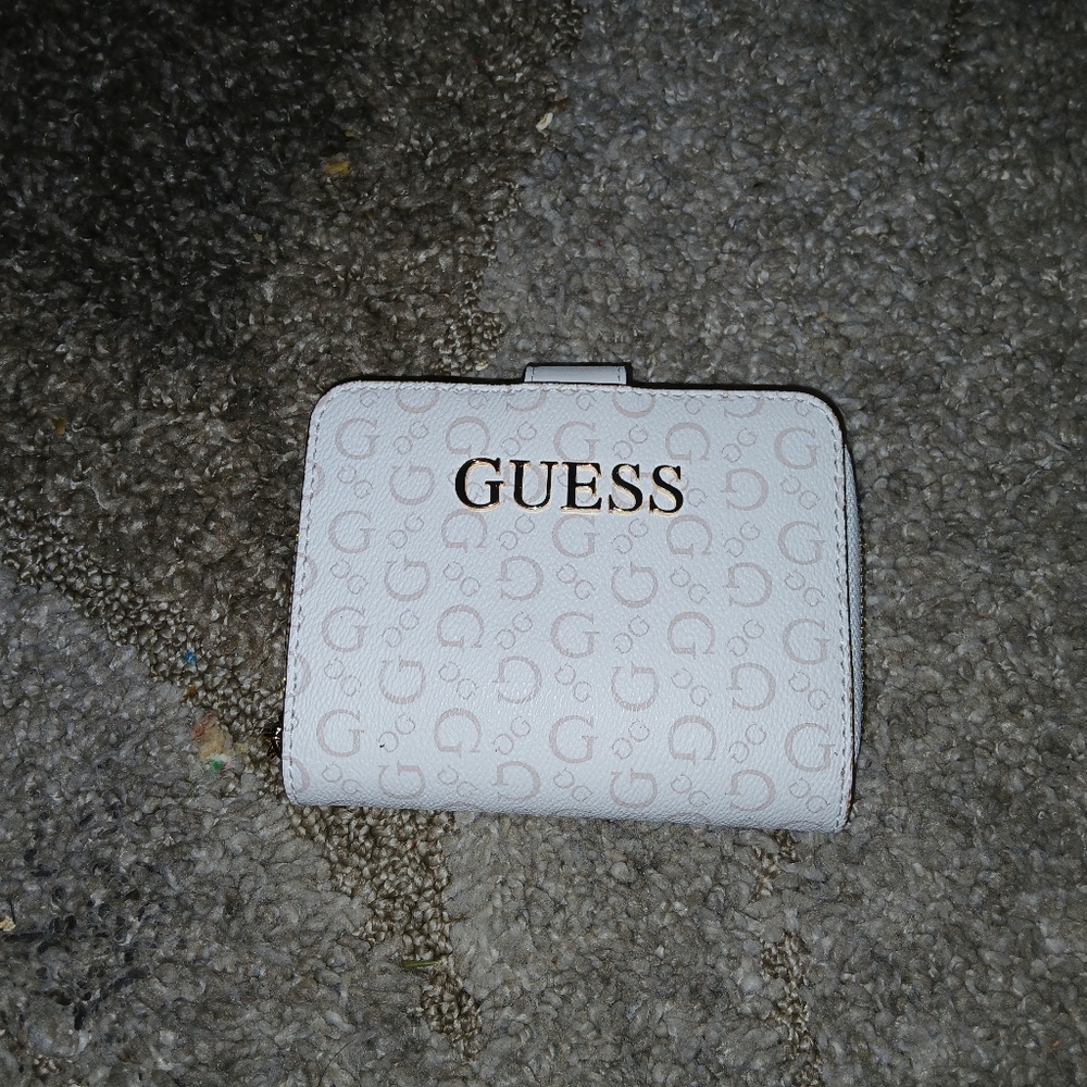Guess wallet bran new no tags though